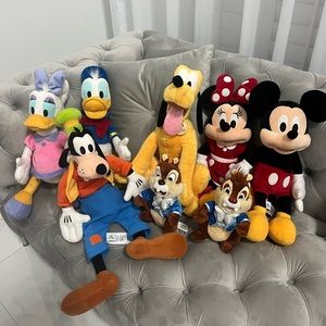 LIKE NEW- Disney PLUSH set
